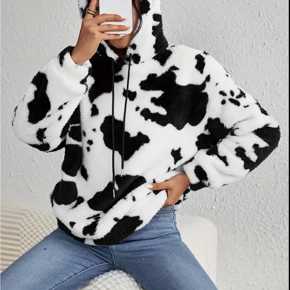 COPY - Cow hoodie - Picture 2 of 3